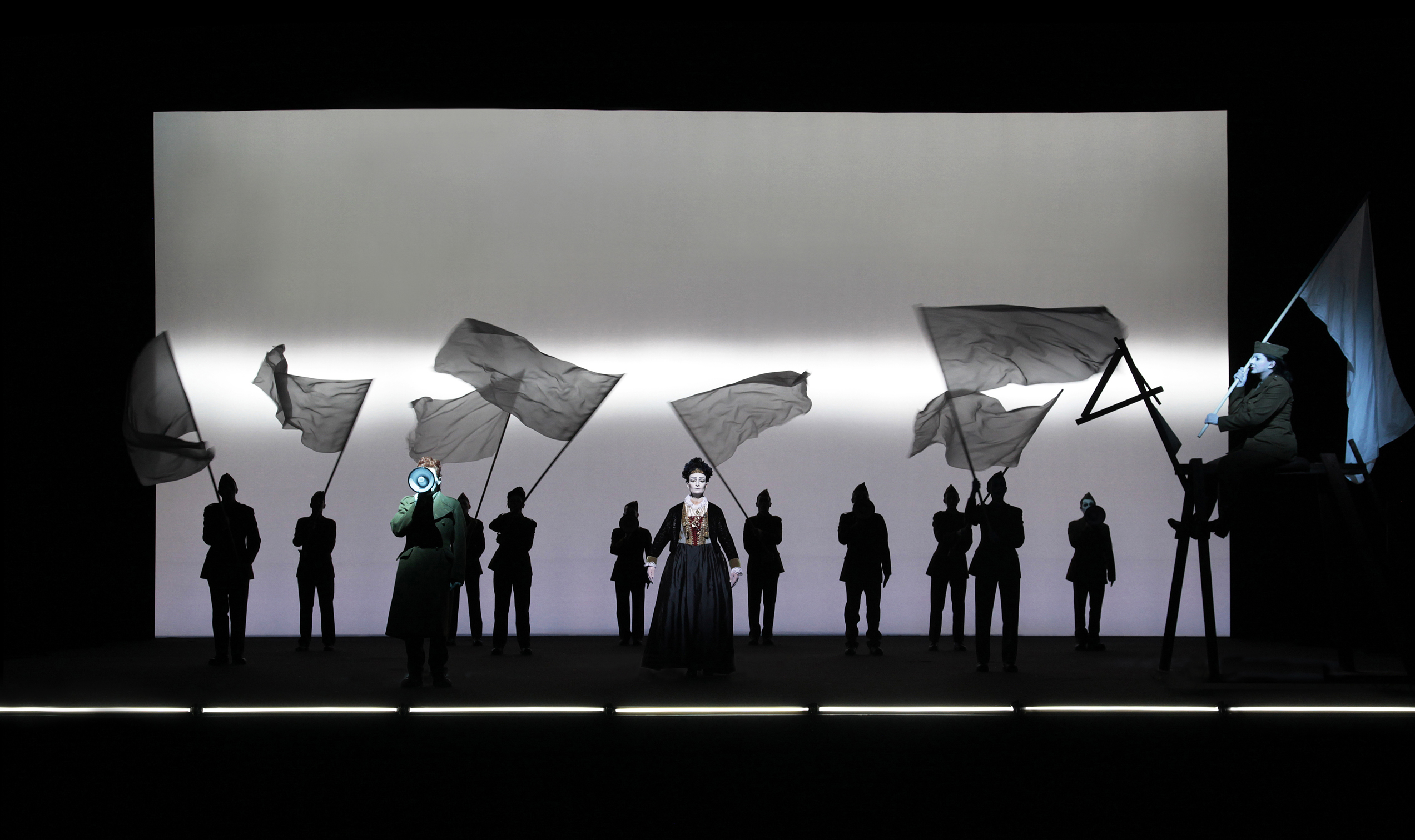 „ხელები ზევით!“